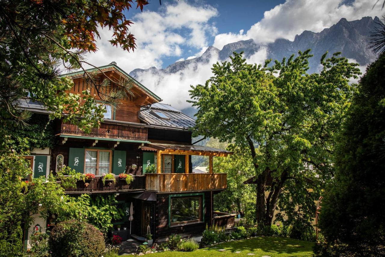 Haus Weidmannsheil - Wohnen Im Romantischen Forsthaus Werfen Eksteriør billede